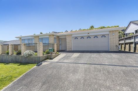Photo of property in 139 Woodman Drive, Tawa, Wellington, 5028