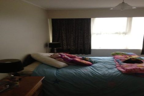 Photo of property in 1 Hume Drive, Hillcrest, Auckland, 0627