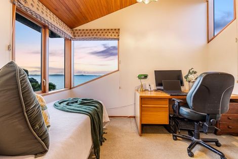 Photo of property in 28 The Crescent, Tindalls Beach, Whangaparaoa, 0930