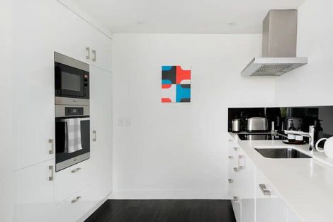 Photo of property in 76 Elizabeth Street, Mount Victoria, Wellington, 6011