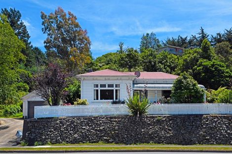 Photo of property in 39 Wairau Road, Picton, 7220