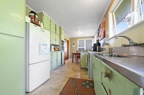 Photo of property in 61 Graham Avenue, Te Atatu Peninsula, Auckland, 0610