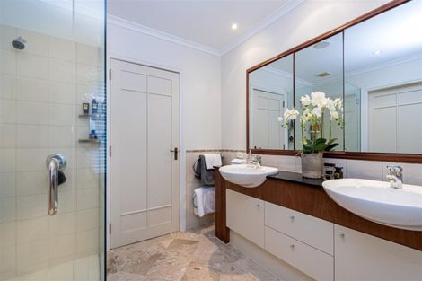 Photo of property in 15 Ocean View Road, Milford, Auckland, 0620