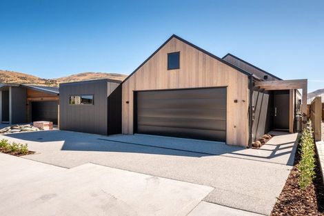 Photo of property in 18 Plough Street, Jacks Point, 9371