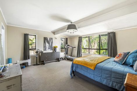 Photo of property in 14 Emery Grove, Bayview, Auckland, 0629