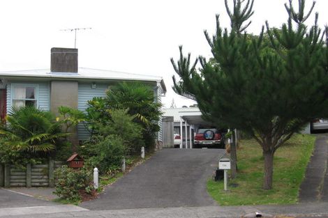 Photo of property in 1/11 Heather Place, Sunnynook, Auckland, 0620