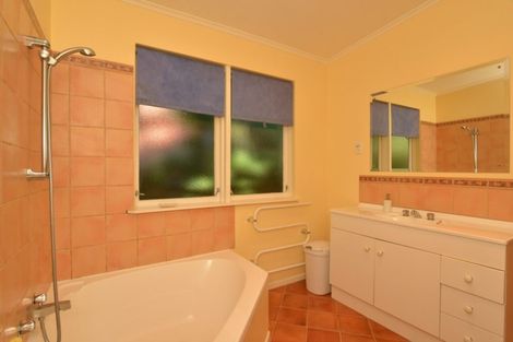 Photo of property in 50 Otitori Bay Road, Titirangi, Auckland, 0604
