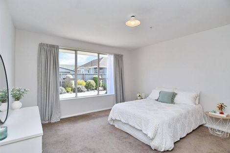 Photo of property in 2/11 Tuckers Road, Redwood, Christchurch, 8051