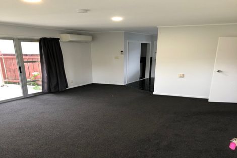 Photo of property in 1/4220 Great North Road, Glendene, Auckland, 0602