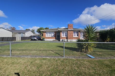 Photo of property in 17 Sutton Crescent, Papakura, 2110