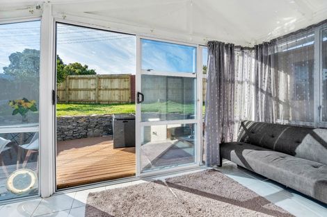 Photo of property in 1/2 Roberts Road, Glenfield, Auckland, 0629