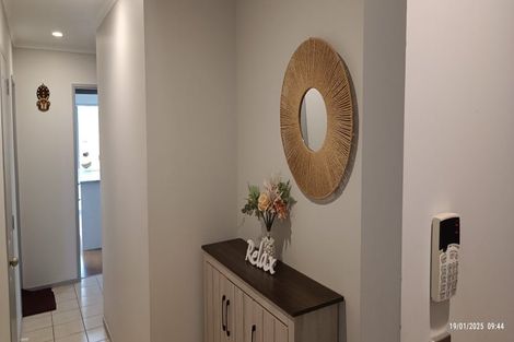 Photo of property in 38 Maypark Crescent, Flat Bush, Auckland, 2016