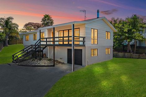 Photo of property in 64 Vintage Drive, Henderson, Auckland, 0612