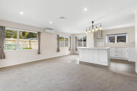 Photo of property in 1/45 Bay Street, Red Beach, 0932