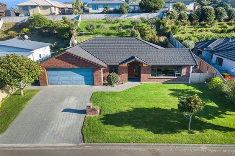 Photo of property in 16 Dusky Crescent, Aotea, Porirua, 5024