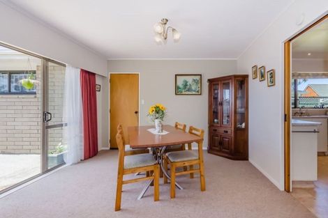 Photo of property in 6 Rewarewa Crescent, Waikanae, 5036