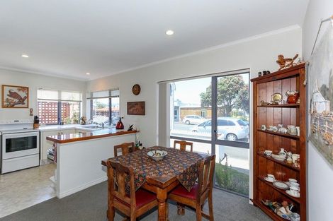 Photo of property in 4/49 Sackville Street, Fitzroy, New Plymouth, 4312