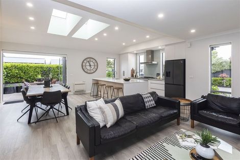 Photo of property in 7 Millpond Place, Parklands, Christchurch, 8083