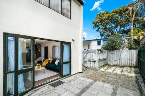 Photo of property in 2/89 Portage Road, New Lynn, Auckland, 0600