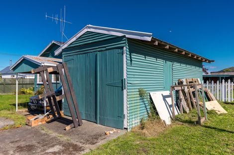 Photo of property in 1 Maude Street, Waimate, 7924
