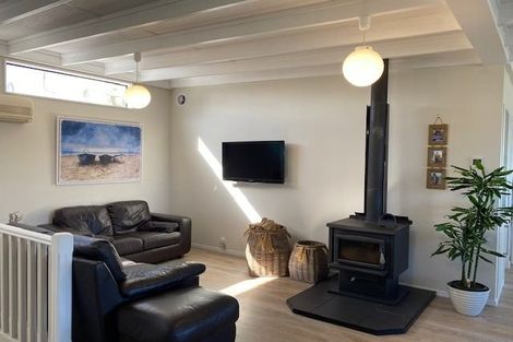 Photo of property in 8 Roore Street, Foxton Beach, Foxton, 4815