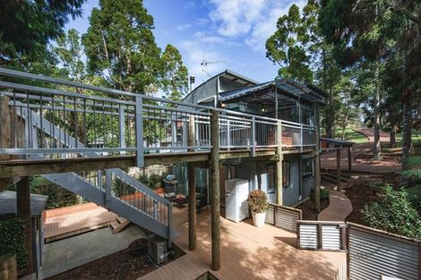 Photo of property in 220 Woodlands Park Road, Titirangi, Auckland, 0604