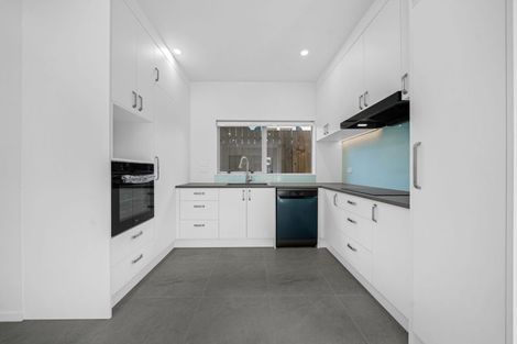 Photo of property in 9c Edgerton Road, Te Atatu Peninsula, Auckland, 0610