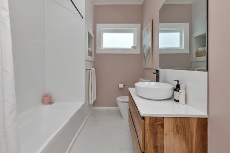 Photo of property in 34 Beach Road, Onerahi, Whangarei, 0110