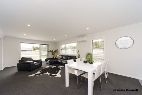 Photo of property in 14 Freedom Drive, Kelvin Grove, Palmerston North, 4414