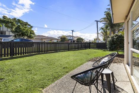 Photo of property in 1/11 Milton Road, Orewa, 0931