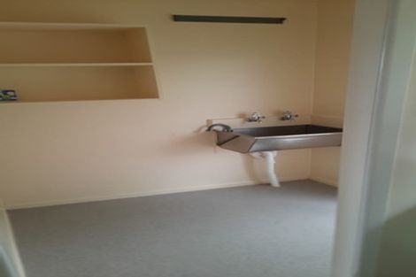 Photo of property in 2/200 Edmonton Road, Te Atatu South, Auckland, 0610