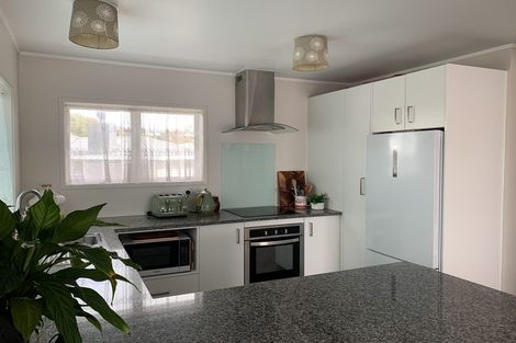 Photo of property in 2/100 Titirangi Road, New Lynn, Auckland, 0600
