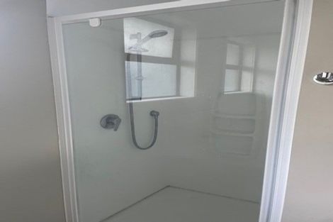 Photo of property in 39 Cotswold Crescent, Newlands, Wellington, 6037