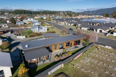 Photo of property in 21 Pop Andrew Drive, Te Anau, 9600