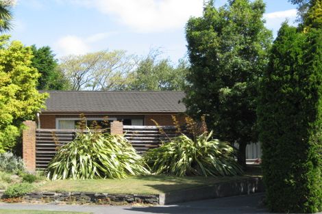 Photo of property in 17 Lombard Place Avonhead Christchurch City