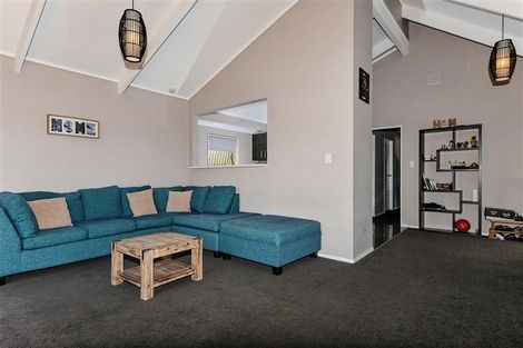 Photo of property in 2/44 Lilburn Crescent, Massey, Auckland, 0614
