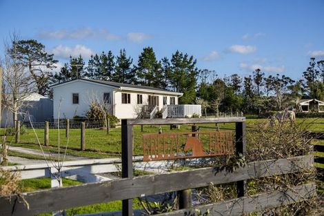 Photo of property in 37 Te Pua School Road, Helensville, 0875
