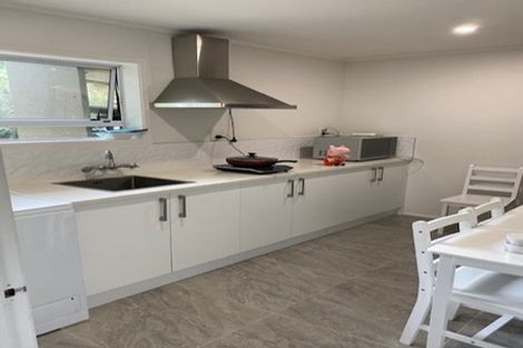 Photo of property in 40 Colmar Road, Mellons Bay, Auckland, 2014