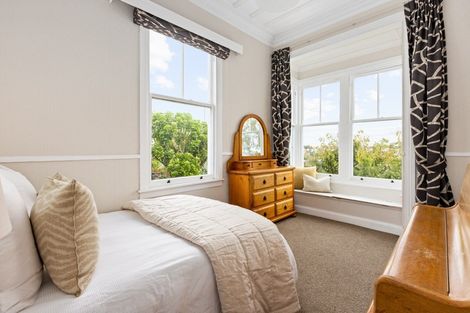 Photo of property in 18 Cobden Road, Bluff Hill, Napier, 4110