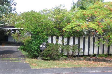 Photo of property in 32 Temuri Place, Glendene, Auckland, 0602