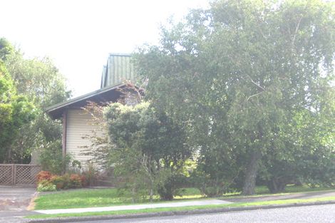 Photo of property in 18 Exmouth Road, Northcote, Auckland, 0627