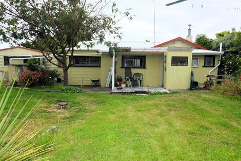 Photo of property in 13 Beach Street, Tangimoana, 4822