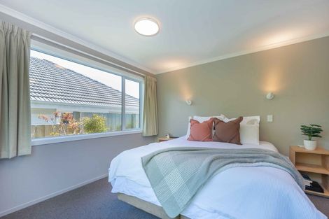 Photo of property in 10 Larsen Crescent, Tawa, Wellington, 5028