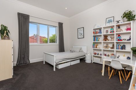 Photo of property in 43 Kent Terrace, Riverhead, 0820