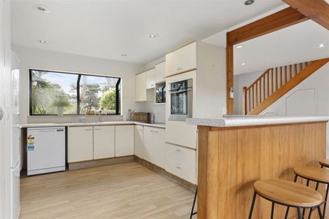 Photo of property in 411 Waitakere Road, Taupaki, Henderson, 0782