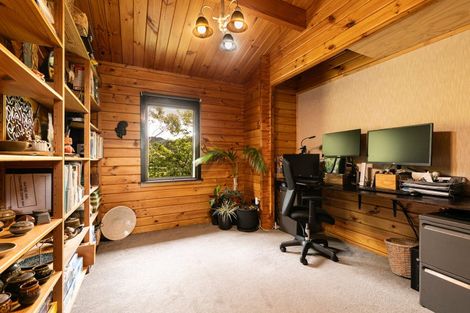 Photo of property in 19-21 Mountain Road, Henderson Valley, Auckland, 0612