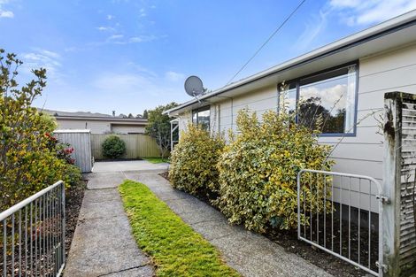 Photo of property in 2/7 Norana Road, Maoribank, Upper Hutt, 5018