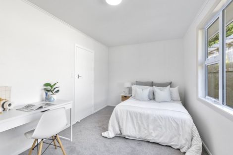 Photo of property in 9 Lomond Street, Newlands, Wellington, 6037