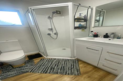 Photo of property in 2/247 Wairau Road, Totara Vale, Auckland, 0627