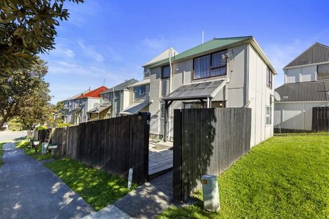 Photo of property in 128 Akaroa Drive, Maupuia, Wellington, 6022